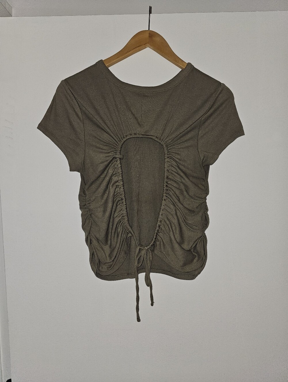 Keyhole Workout Tee - Picture 2 of 3